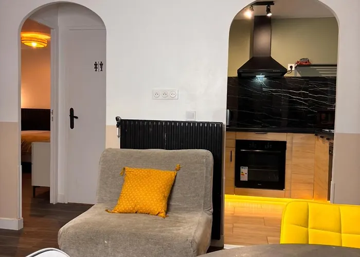 Cosy Home Next To Disneyland & Train